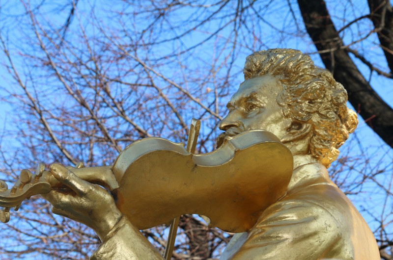 The golden statue of Johann Strauss fiddling away!