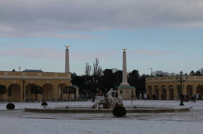 The main gates at Schonbrunn Palace