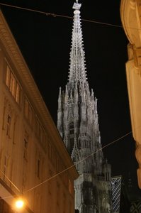 St Stephan&#39;s by night