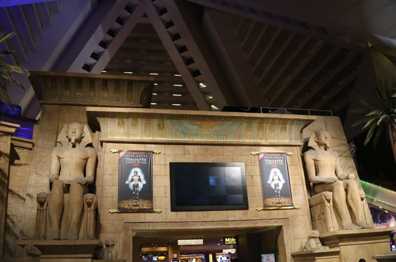 Luxor - entrance to the casino