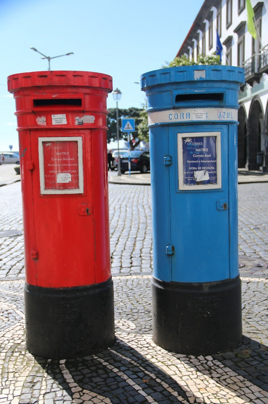 Whether &#39;red&#39; or &#39;blue&#39; theres a postbox for you!!