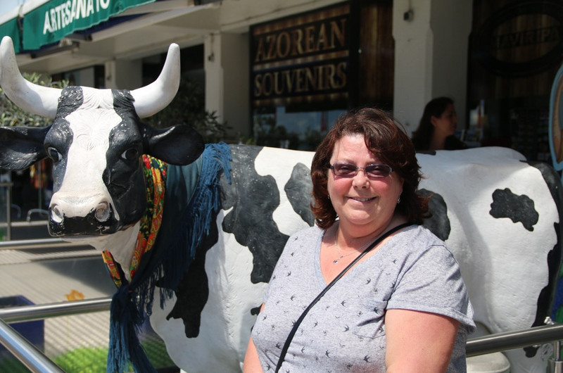 Roisin with Azorean cow!!