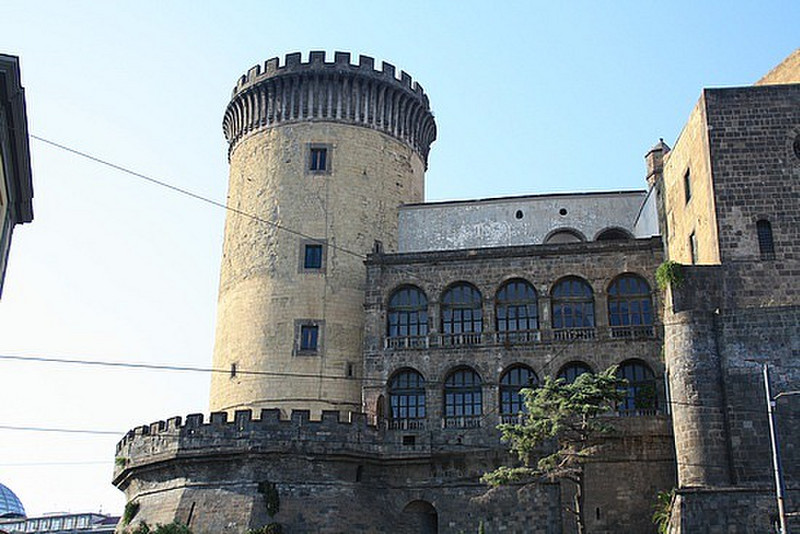 Castel Nuova, Napoliu