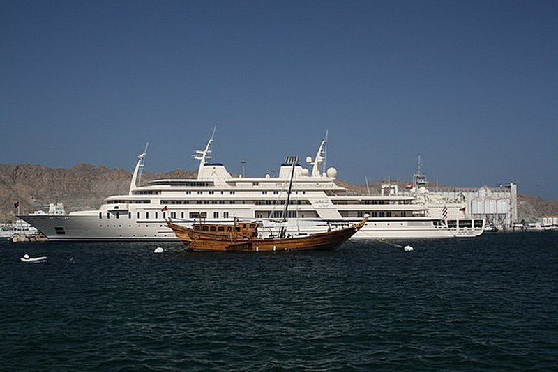 The rich and the poor, boatsize, Muscat