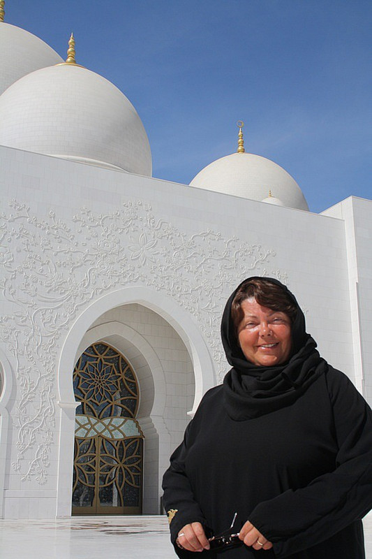 Roisin waiting to enter the Grand Mosque