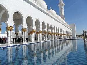 The reflecting pool, the Grand Mosque