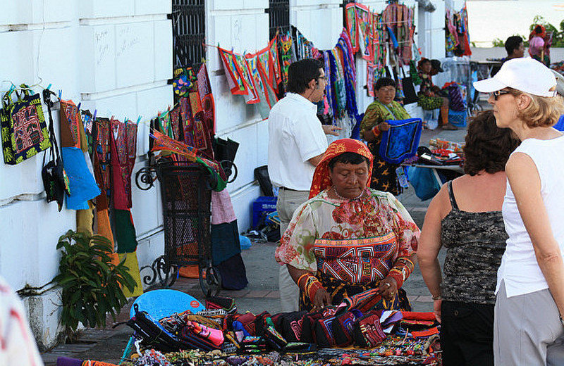 A typical Panamanian souvenir bazaar