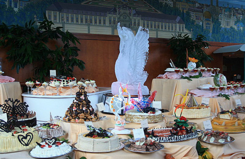 The extravagant pudding buffet!