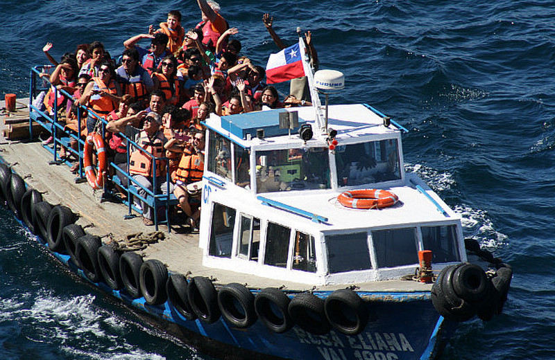 A crowded  pleasure boat in Valparaiso