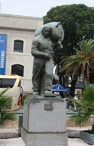 Statue to the stevadore, Montevideo