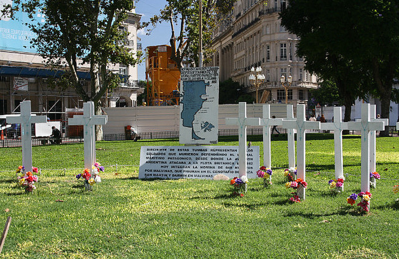 Plaza de Majo memorial to fallen heros