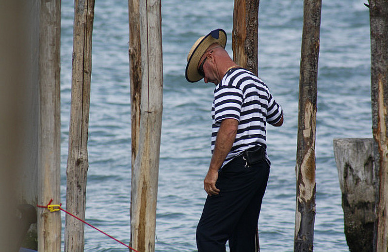 The only Gondolier NOT to have a fare!!!