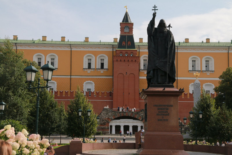 Romanov obelisk in Aleksandra Gardens