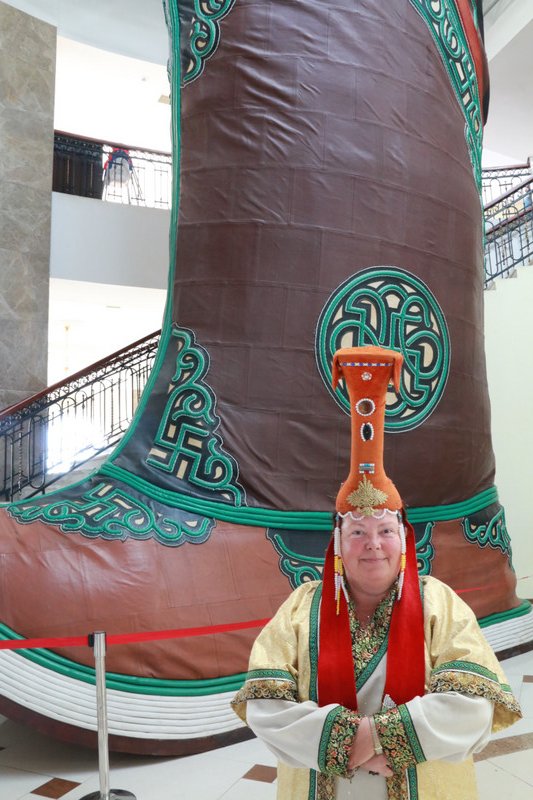 Mongolian ceremonial dress