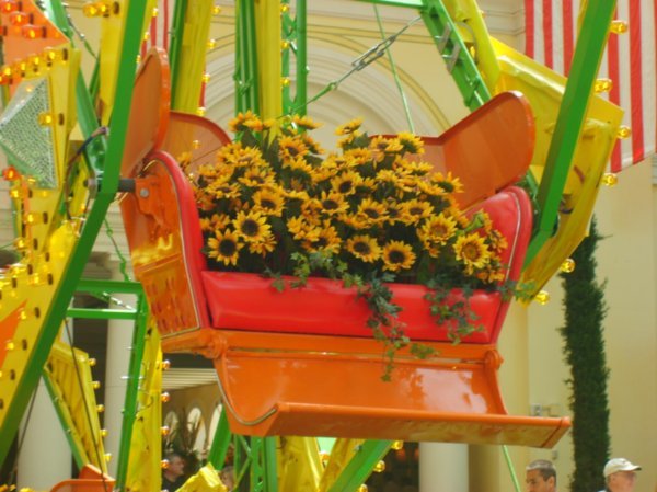 Bellagio 25- sunflowers in ferris wheel