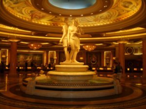 Ceasars 2-statues