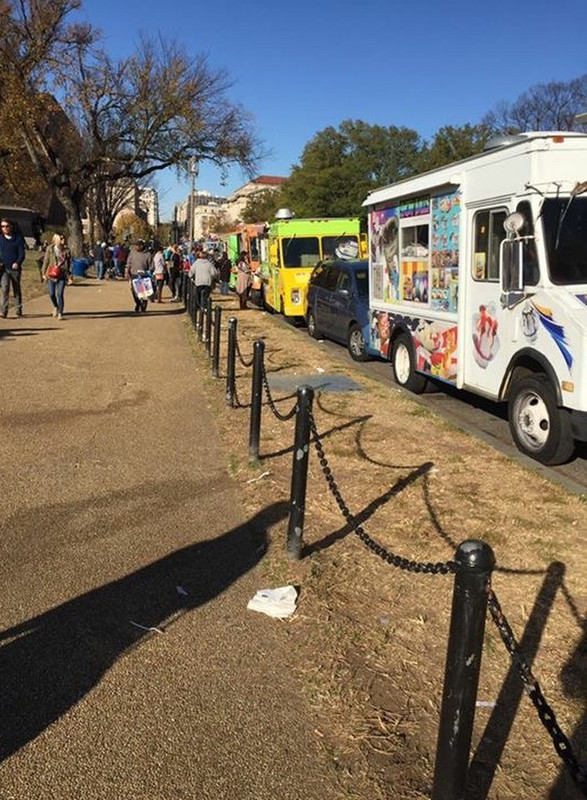 Food Trucks in DC (credits to Lucie) 