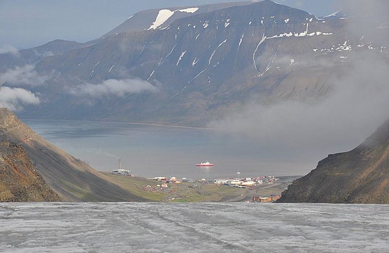View of Longyearbyen in the valley below
