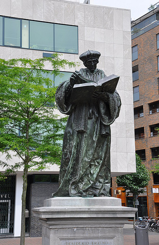 Erasmus Statue