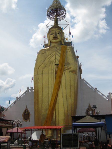 Buddha at Wat Intharawihan