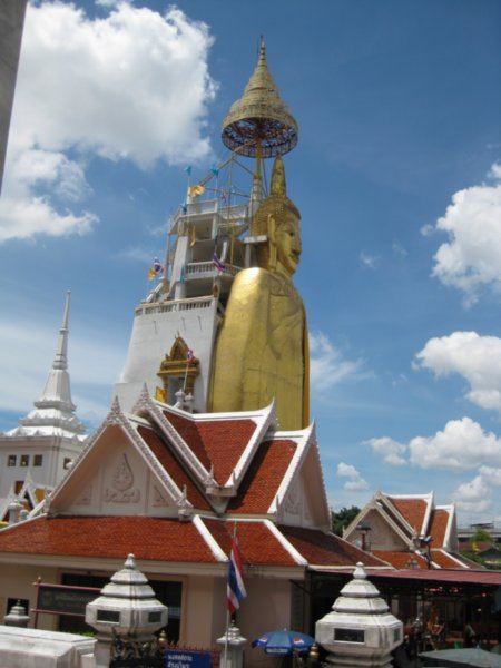 Another Photo of the Buddha at Wat Intharawihan