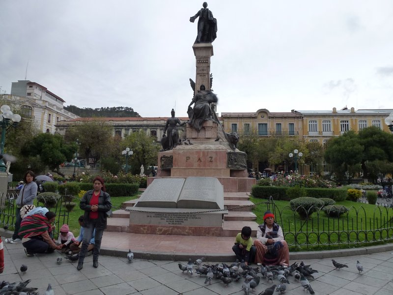 Statue at Plaza Murillo