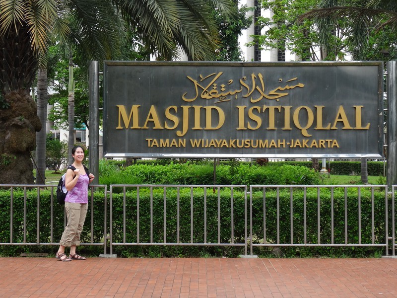 Jen at Istiqlal Mosque