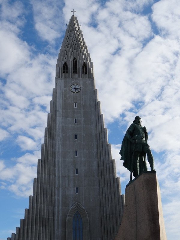 Hallgrímskirkja and Leif Erikson