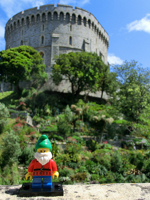 Gnorm visits the castle