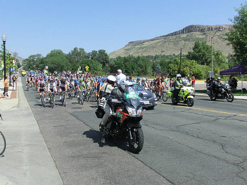 The peloton, coming down Ford
