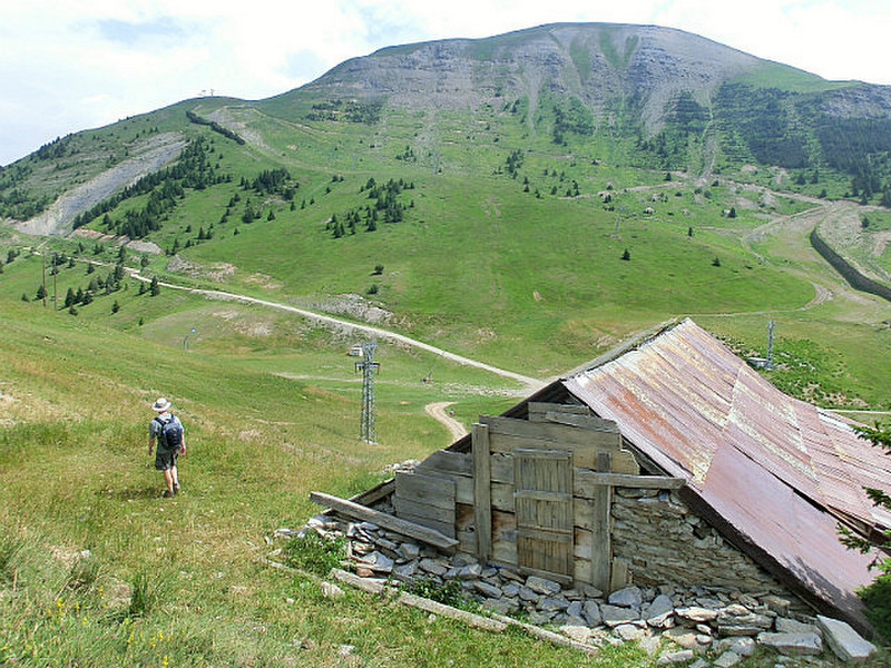 A now-closed hut, above Auris