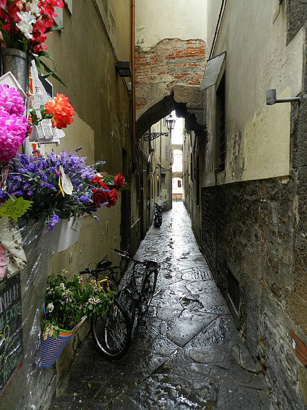 Typical alley in historic center of Florence