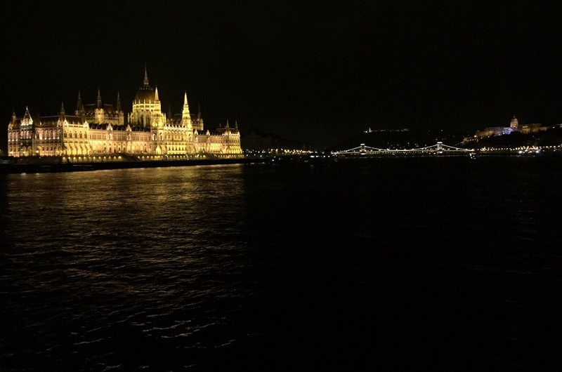 Hungarian Parliament, Chain Bridge &amp; Buda Castle