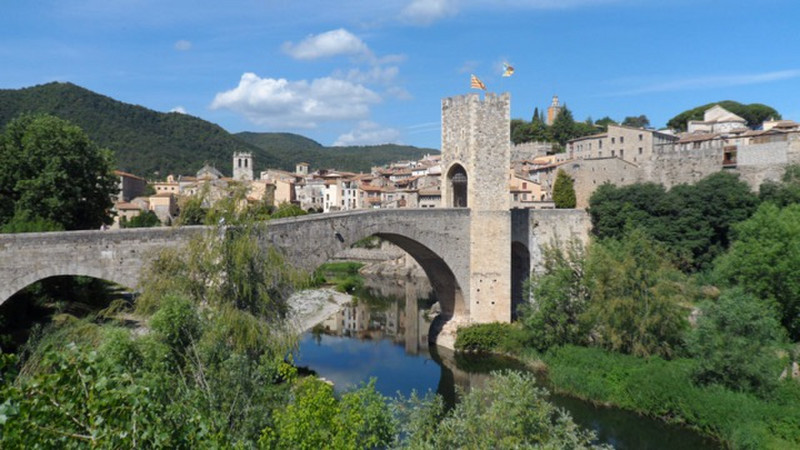 Medieval bridge, Besalu