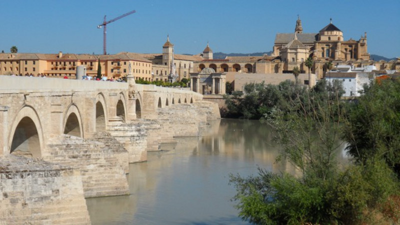 Roman bridge with Mezquita to the right