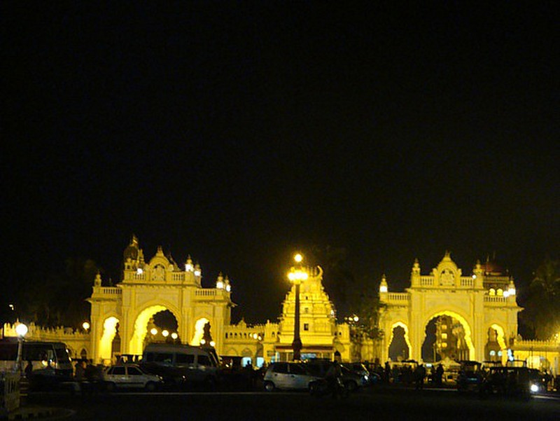 Maharaja&#39;s Palace at night