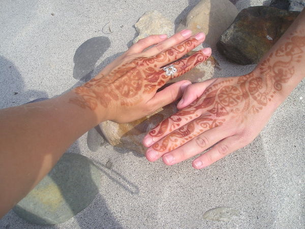 Henna-hands