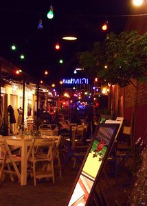 A bar and arcade near to the Feria Artesanal