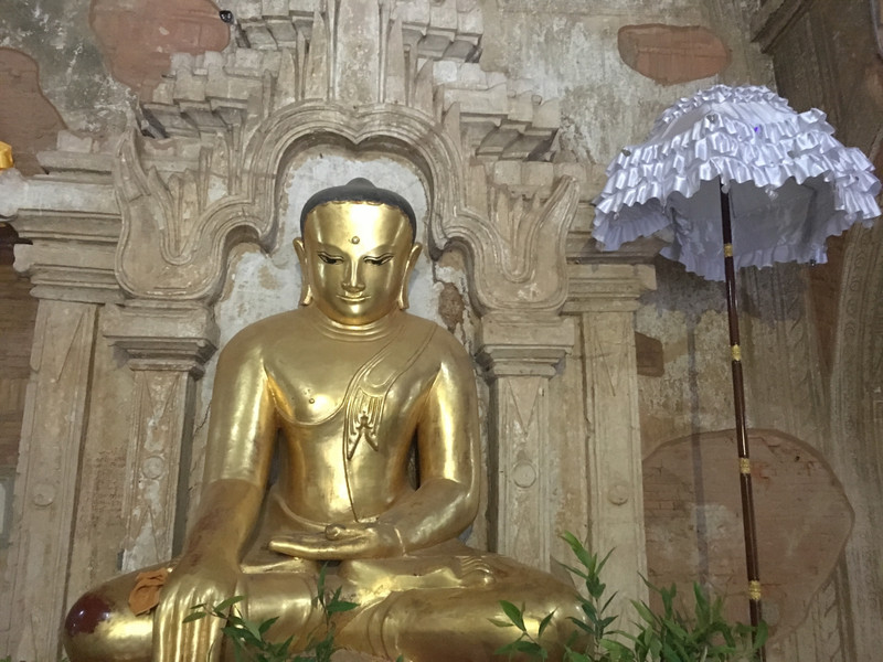 Htilominio Pagoda  Buddha and Umbrella