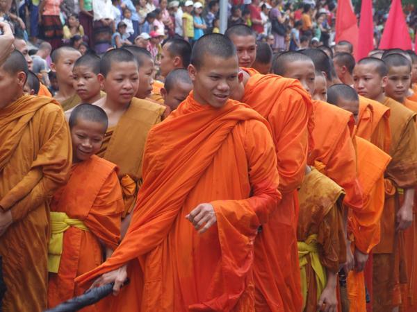 The monks waitng in the procession