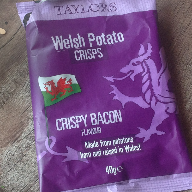 Yes it does! Crispy Bacon made from potatoes born and raised in Wales