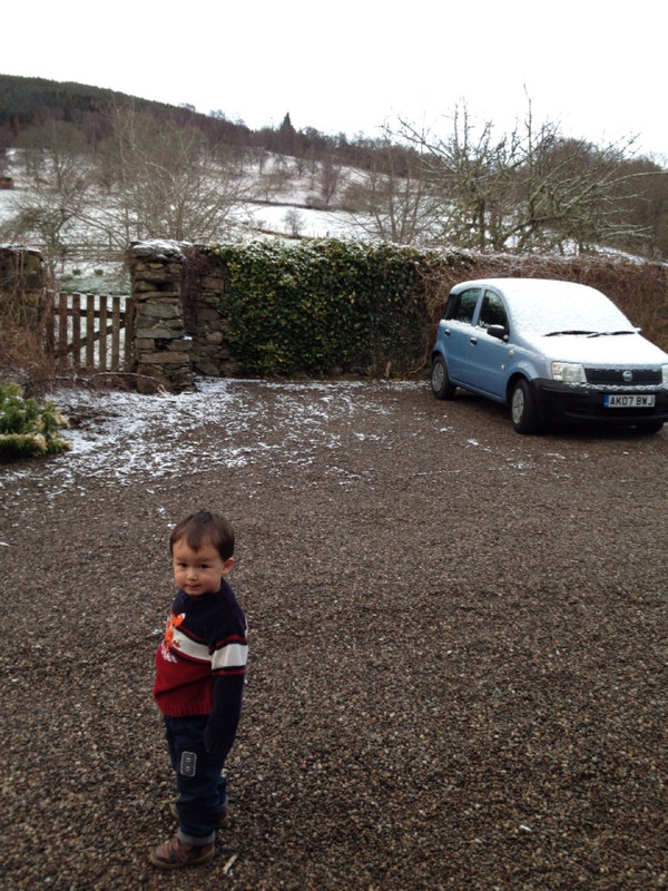 Snow on Daddy&#39;s car
