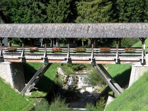 Covered bridge east of Cortina