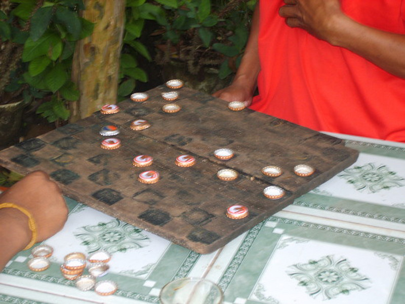 Draughts with bottle tops - Champasak