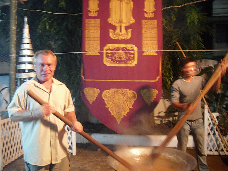 Stirring the toffee, Wat Mahawan