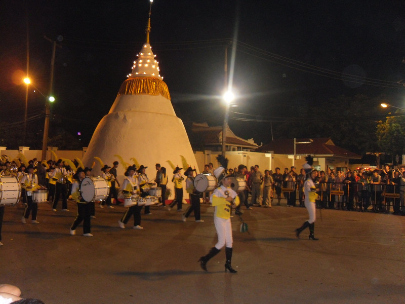 Loy Krathong parade passing chedi kao