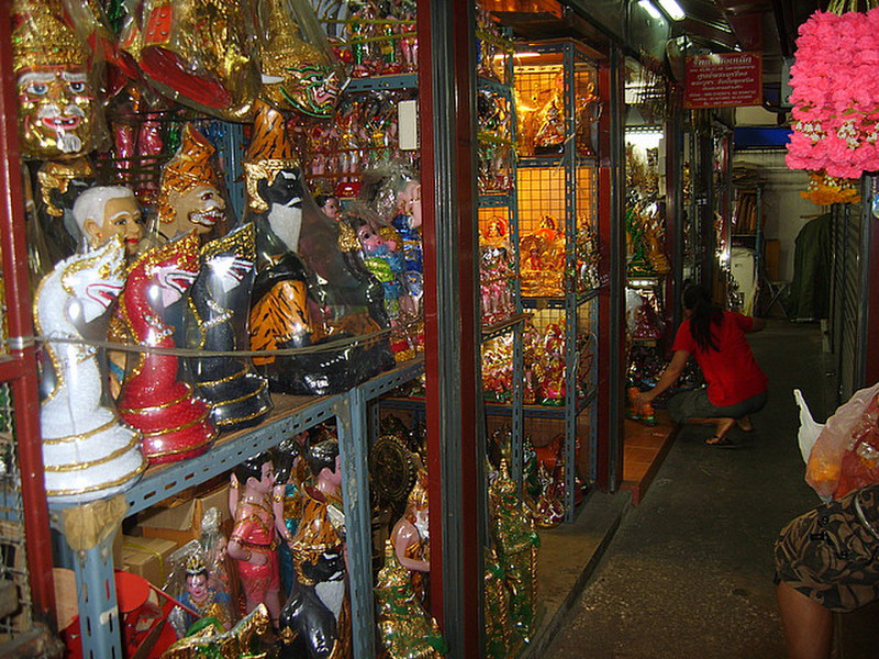 Amulet market, Wat Rajnadda