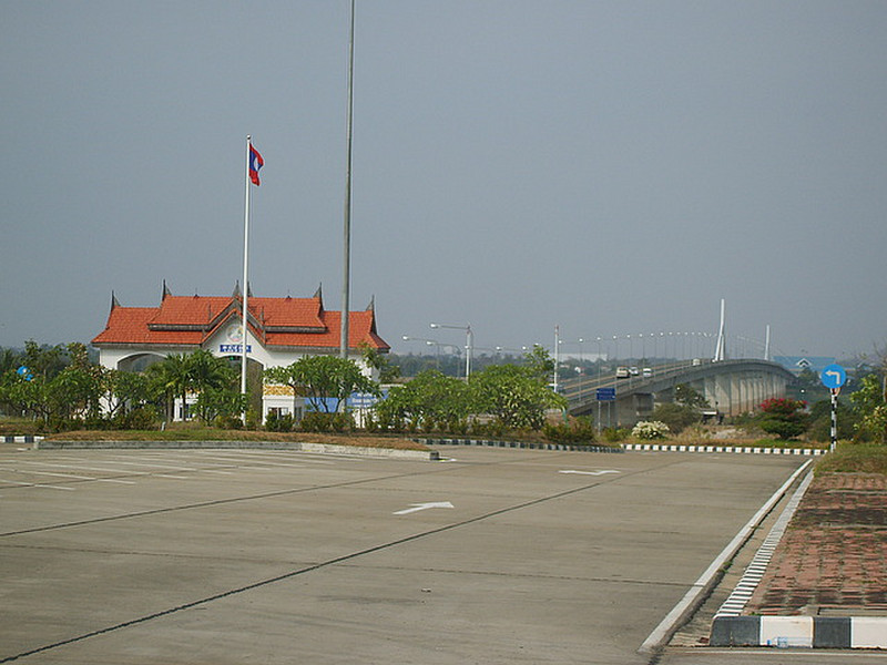 Over the Mekhong bridge to Thailand