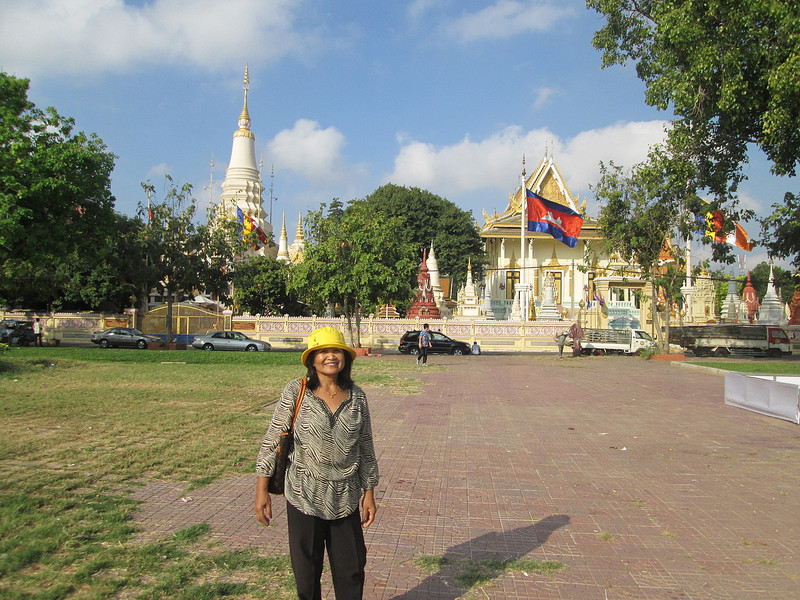 Jai in front of Wat Botum