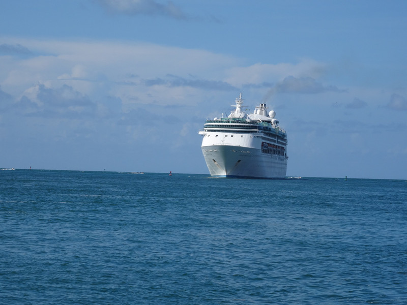 Un bateau de croisière qui quitte Key West